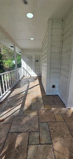 Image No.10-6 Bed Property for sale