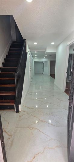 Image No.11-6 Bed Property for sale