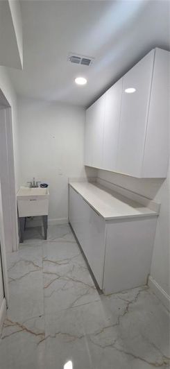 Image No.16-6 Bed Property for sale