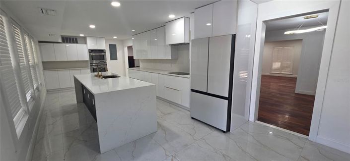 Image No.25-6 Bed Property for sale