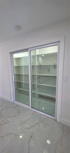 Image No.26-6 Bed Property for sale