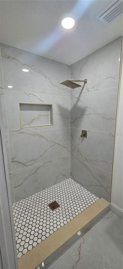 Image No.37-6 Bed Property for sale