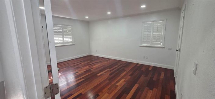 Image No.42-6 Bed Property for sale