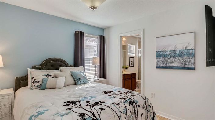 Image No.10-6 Bed Property for sale