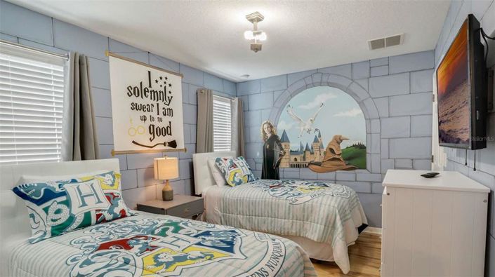 Image No.8-6 Bed Property for sale