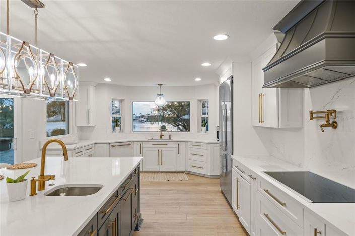 Image No.11-6 Bed Property for sale