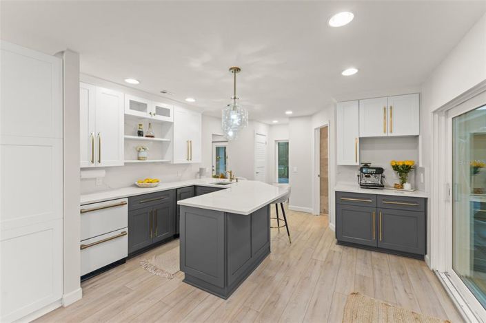 Image No.15-6 Bed Property for sale