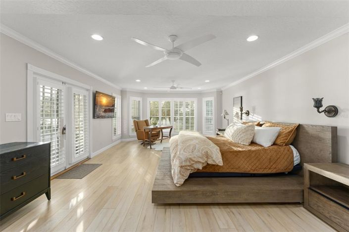 Image No.24-6 Bed Property for sale