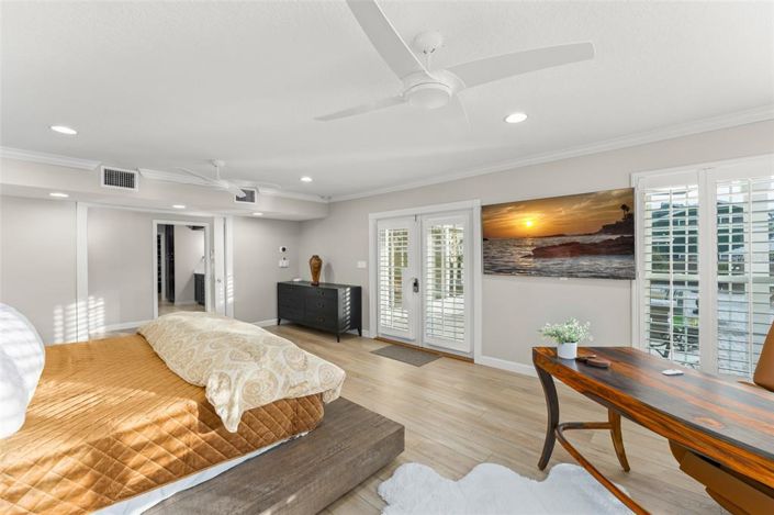 Image No.26-6 Bed Property for sale