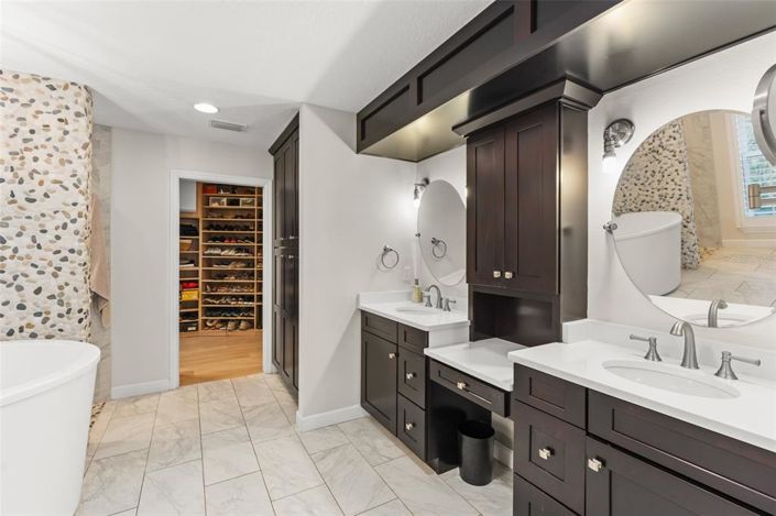 Image No.27-6 Bed Property for sale