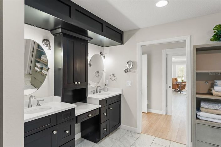 Image No.28-6 Bed Property for sale