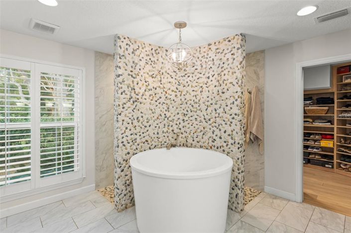 Image No.29-6 Bed Property for sale