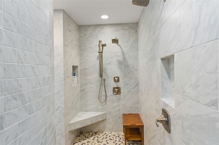 Image No.30-6 Bed Property for sale