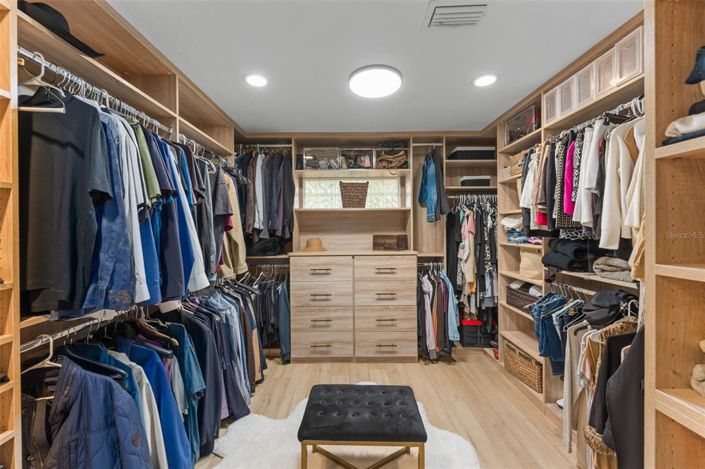 Image No.31-6 Bed Property for sale