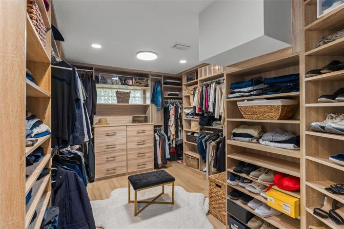 Image No.32-6 Bed Property for sale