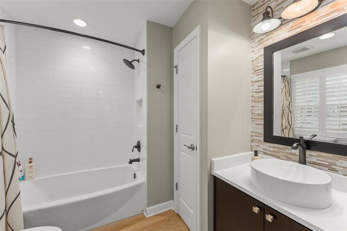 Image No.45-6 Bed Property for sale