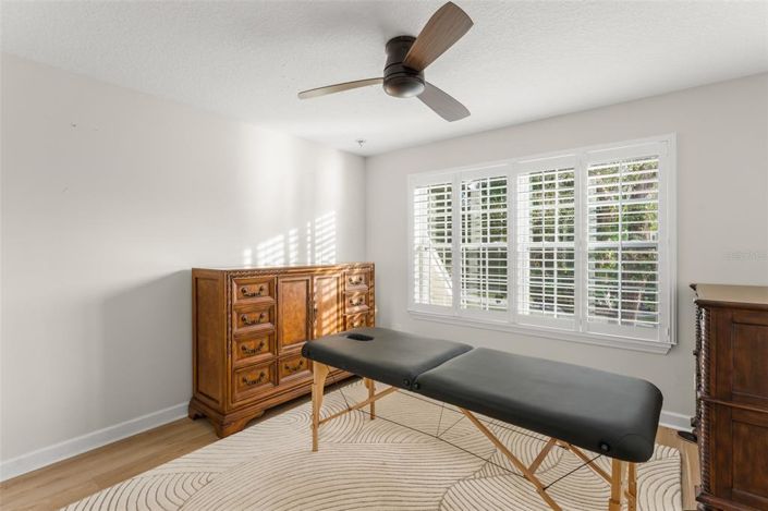 Image No.50-6 Bed Property for sale