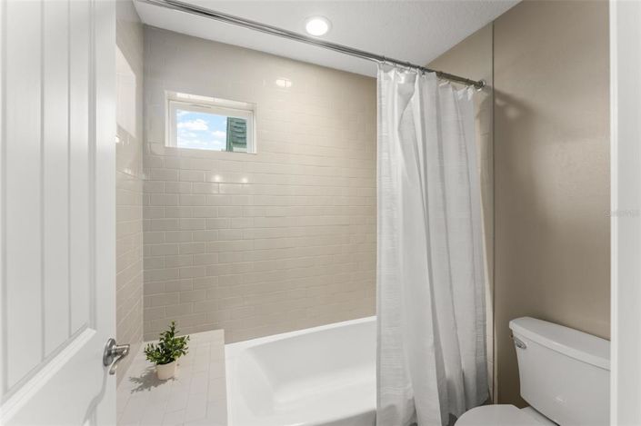 Image No.52-6 Bed Property for sale