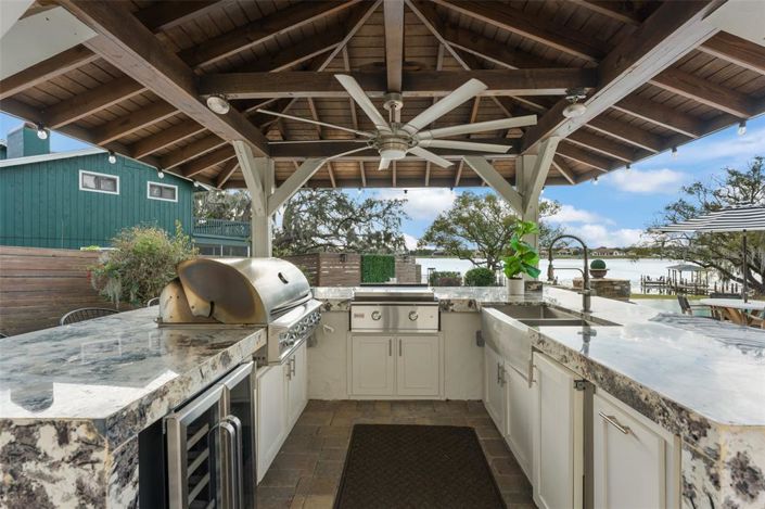 Image No.56-6 Bed Property for sale