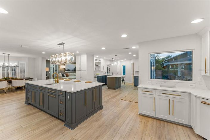 Image No.9-6 Bed Property for sale