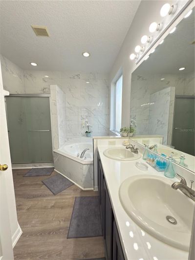 Image No.15-6 Bed Property for sale