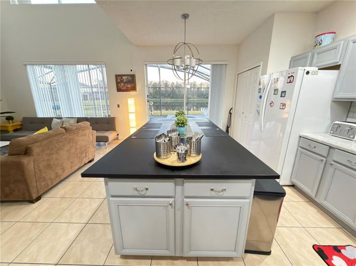 Image No.9-6 Bed Property for sale