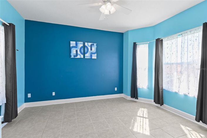 Image No.17-5 Bed Townhouse for sale