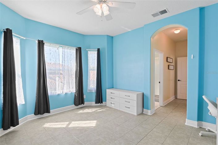 Image No.18-5 Bed Townhouse for sale