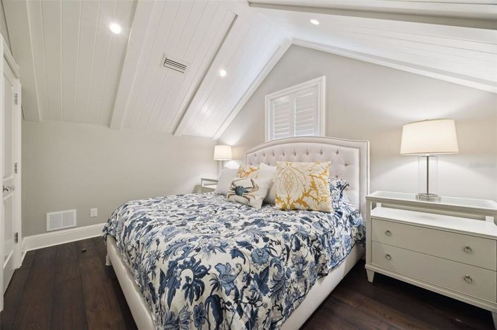 Image No.23-5 Bed Property for sale