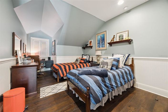 Image No.28-5 Bed Property for sale