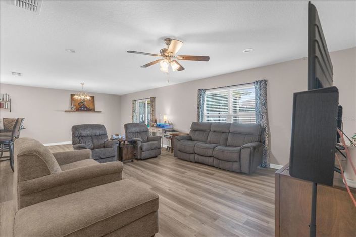 Image No.2-4 Bed Property for sale