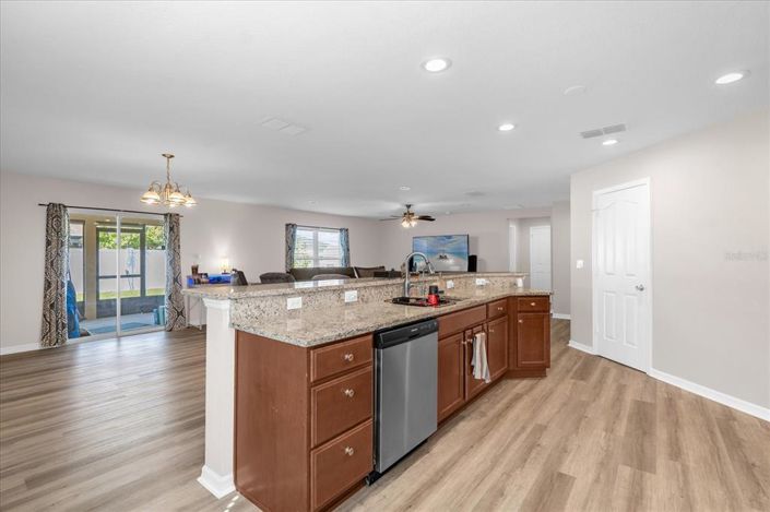 Image No.4-4 Bed Property for sale