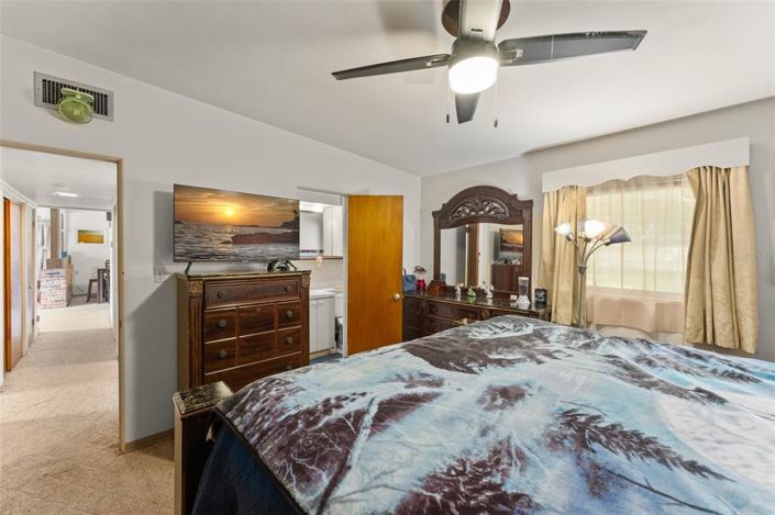 Image No.20-4 Bed Property for sale