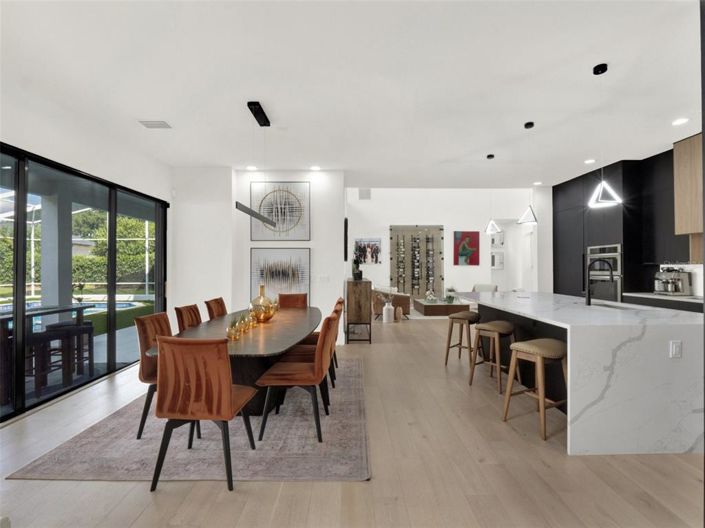 Image No.12-5 Bed Property for sale