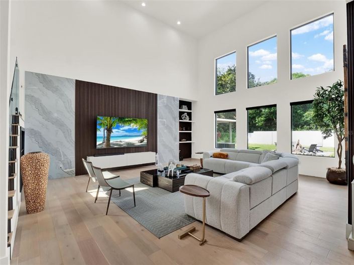 Image No.13-5 Bed Property for sale