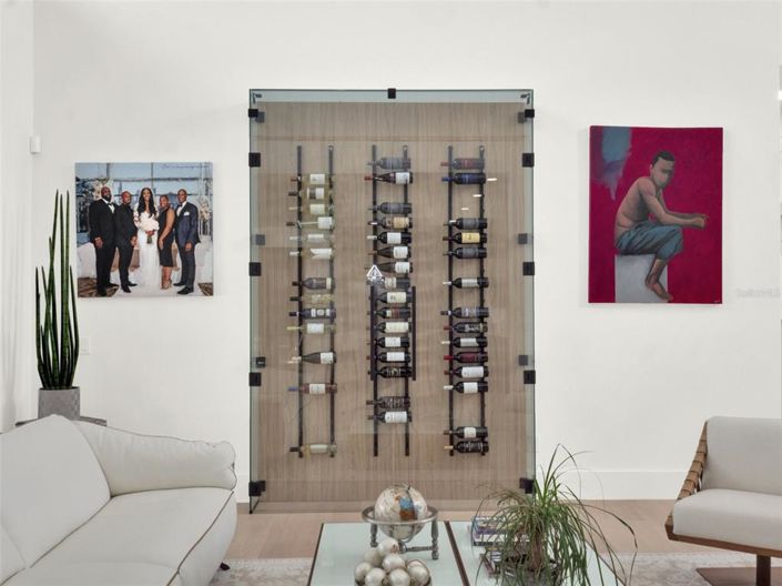 Image No.17-5 Bed Property for sale