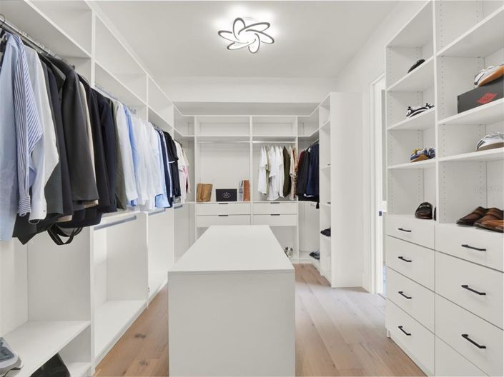 Image No.22-5 Bed Property for sale