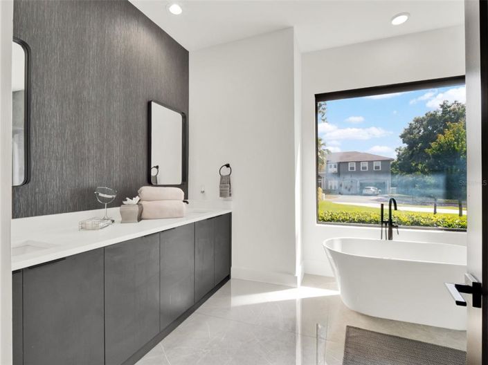 Image No.23-5 Bed Property for sale