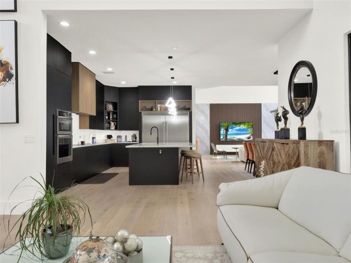 Image No.5-5 Bed Property for sale