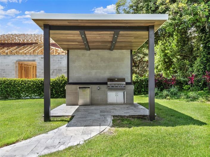 Image No.50-5 Bed Property for sale