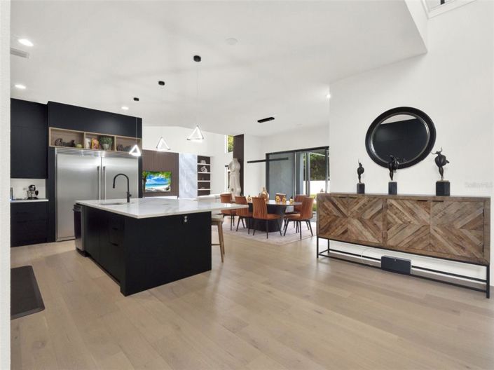 Image No.6-5 Bed Property for sale