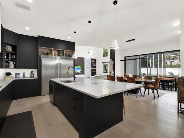 Image No.7-5 Bed Property for sale