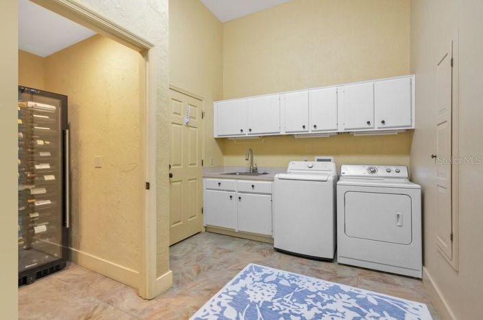 Image No.28-4 Bed Property for sale