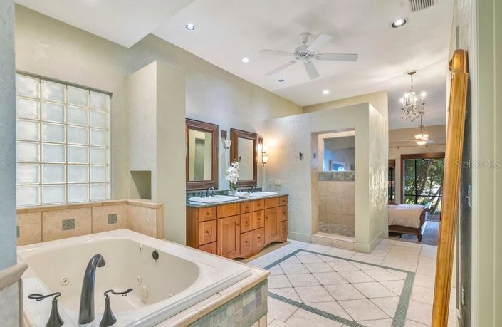 Image No.39-4 Bed Property for sale