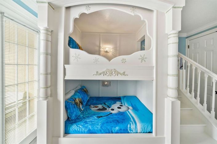 Image No.12-6 Bed Property for sale