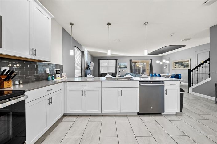 Image No.10-8 Bed Property for sale