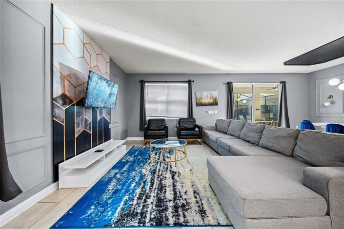 Image No.15-8 Bed Property for sale