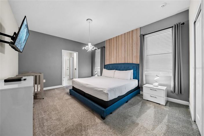 Image No.24-8 Bed Property for sale