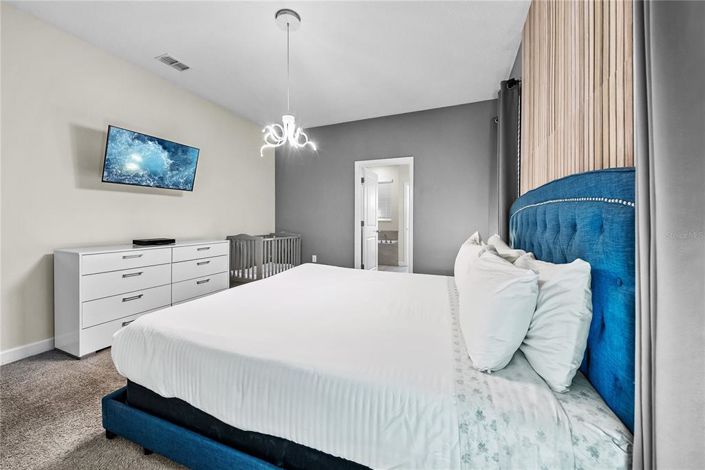 Image No.26-8 Bed Property for sale