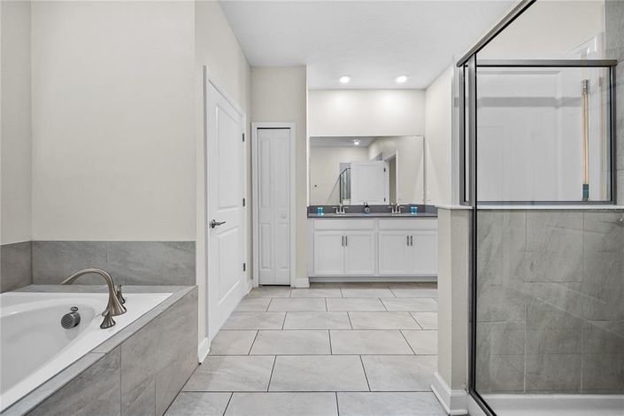 Image No.31-8 Bed Property for sale